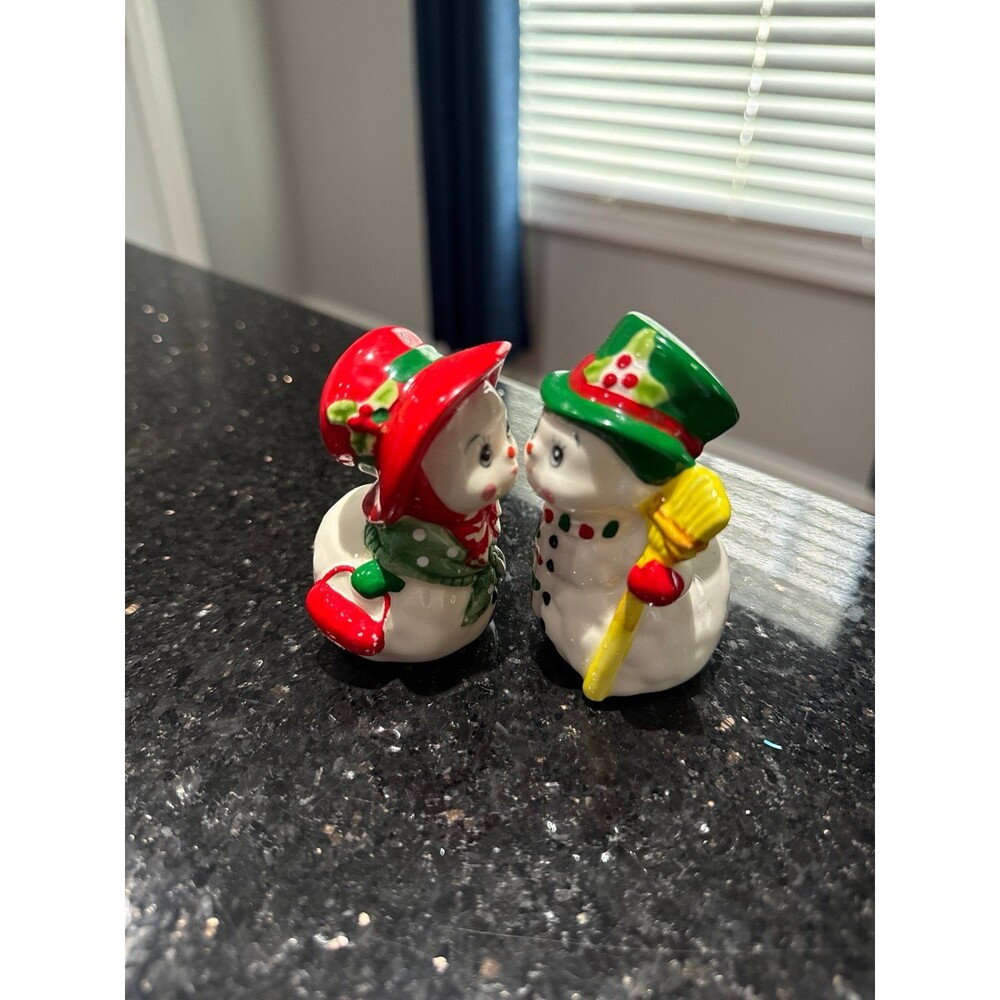 Vtg 1984 Lefton Kissing Snowman Woman Salt Pepper Shakers Japan  Christmas Core